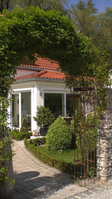 Hotel Villa Rosa Allershausen Exterior foto